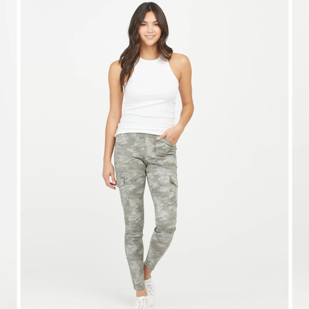 NWT Spanx Stretch Twill Ankle Cargo Pant Petite Medium